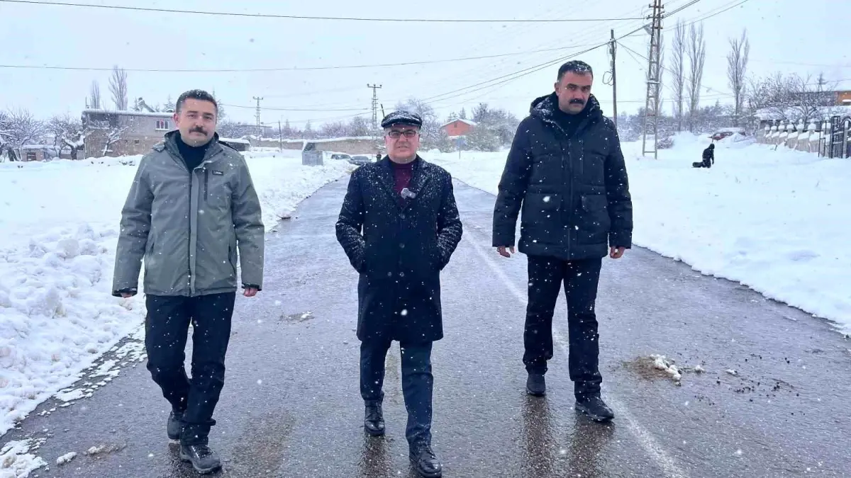 Hacılar\'da Yoğun Kar Mücadelesi: Belediye Başkanından Sürücülere Uyarılar