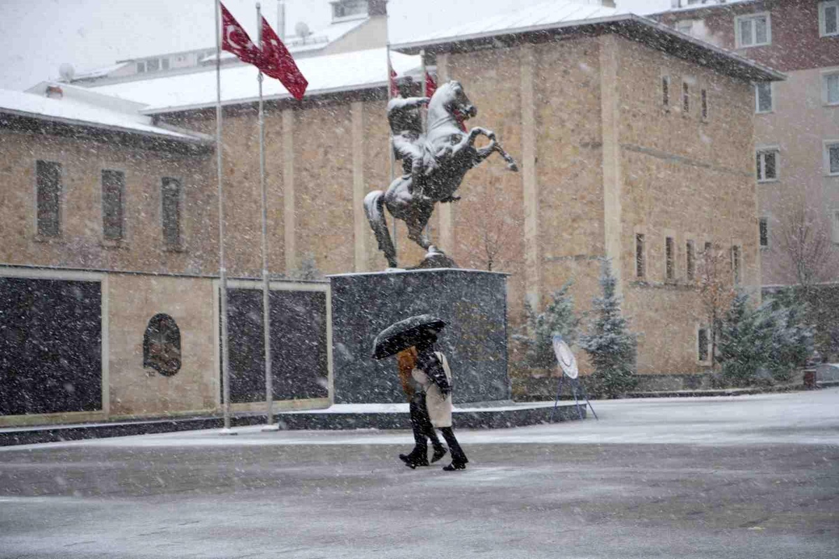 Bayburt\'ta Yoğun Kar Yağışı Uyarısı