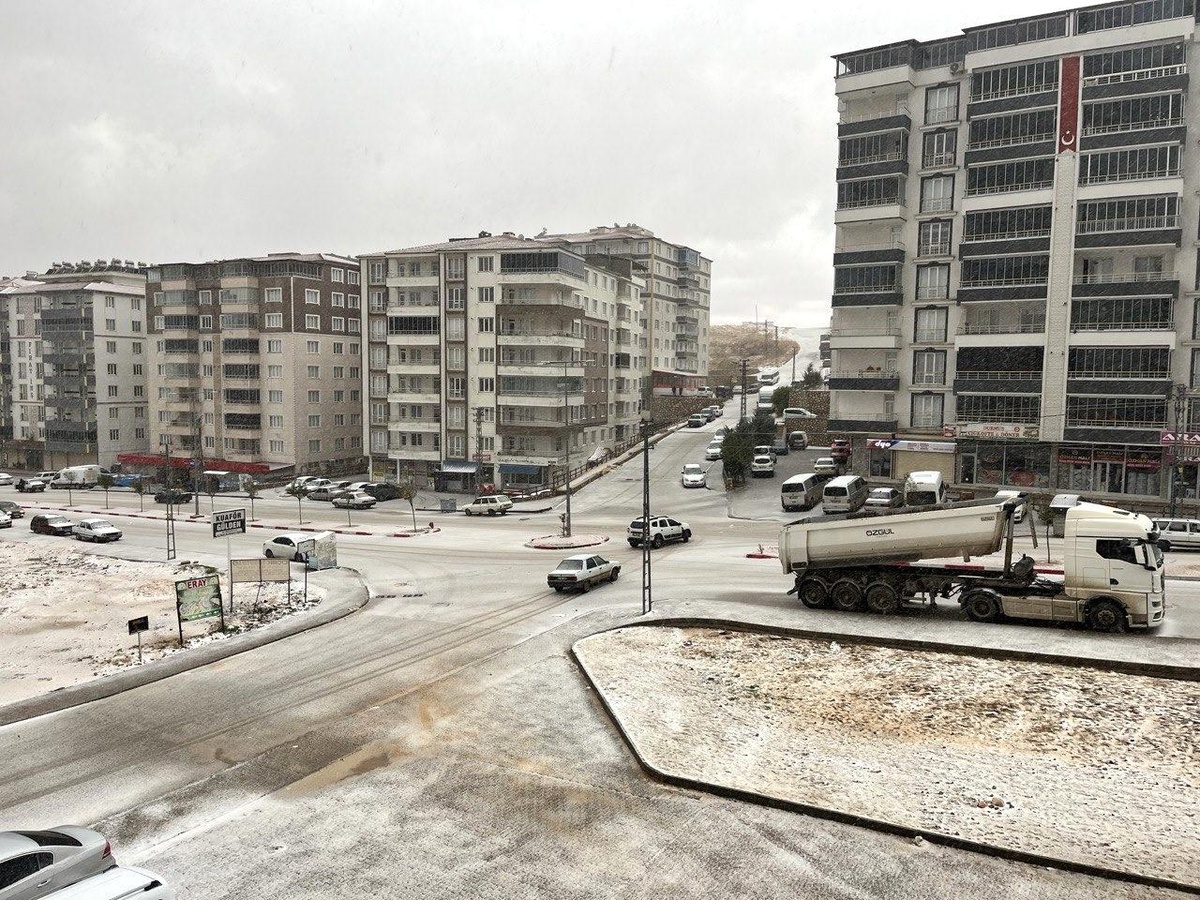 Besni\'de Dolu Yerini Kara Bıraktı