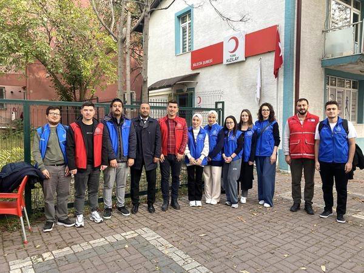 Gönüllü Gençlerden Örnek Kan Bağışı