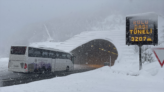 Bolu ve Düzce'de kar kalınlığı 1 metreye ulaştı