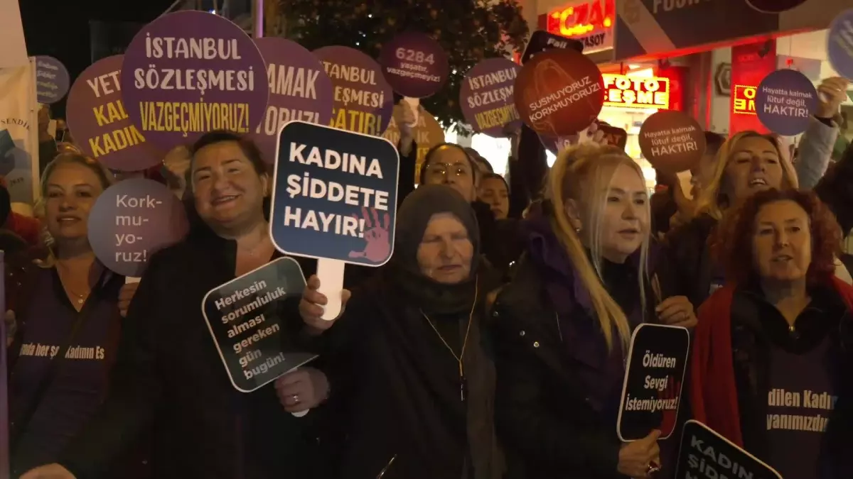 Çeşme\'de Kadınlar Şiddete ve İstismara Karşı Yürüdü... Denizli: "Bizi Yıldıramayacaksınız, Vazgeçiremeyeceksiniz"