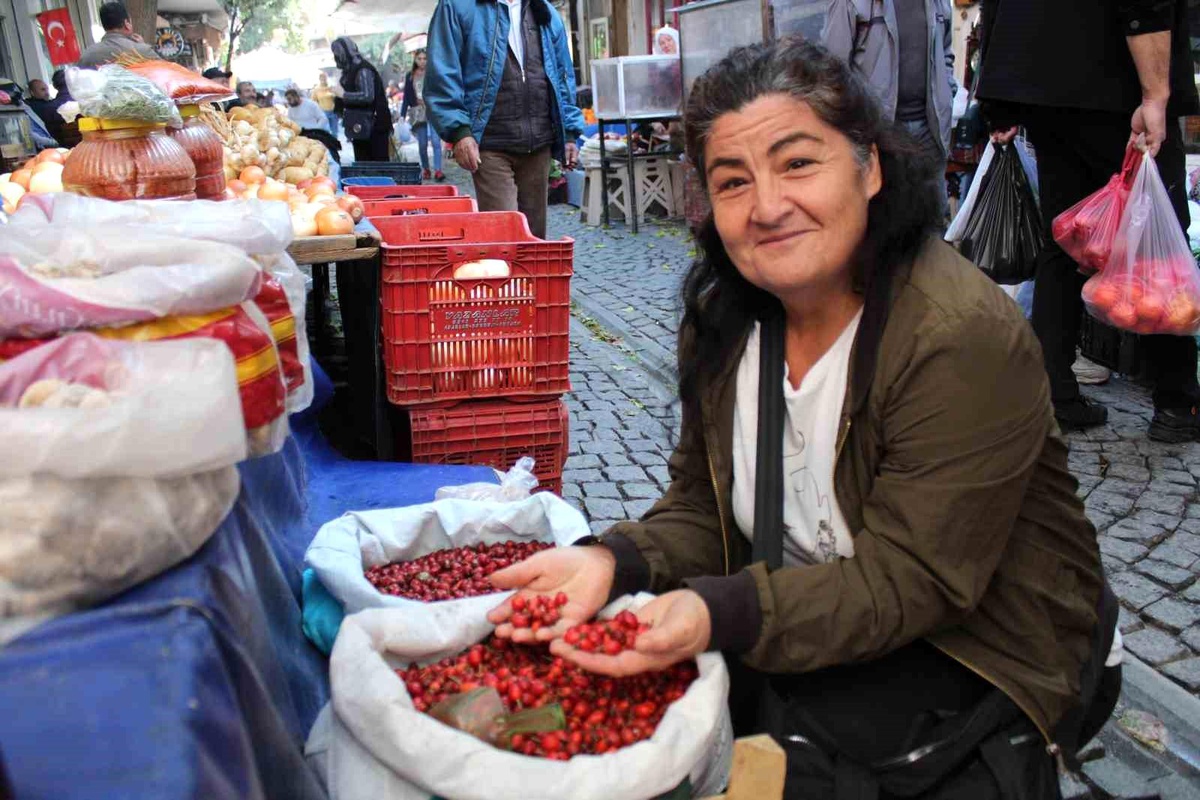 Kışın Şifası: Kuşburnu Pazarlar da