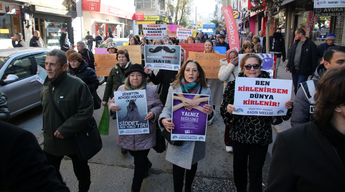 Edirne\'de Kadınlardan 25 Kasım Yürüyüşü