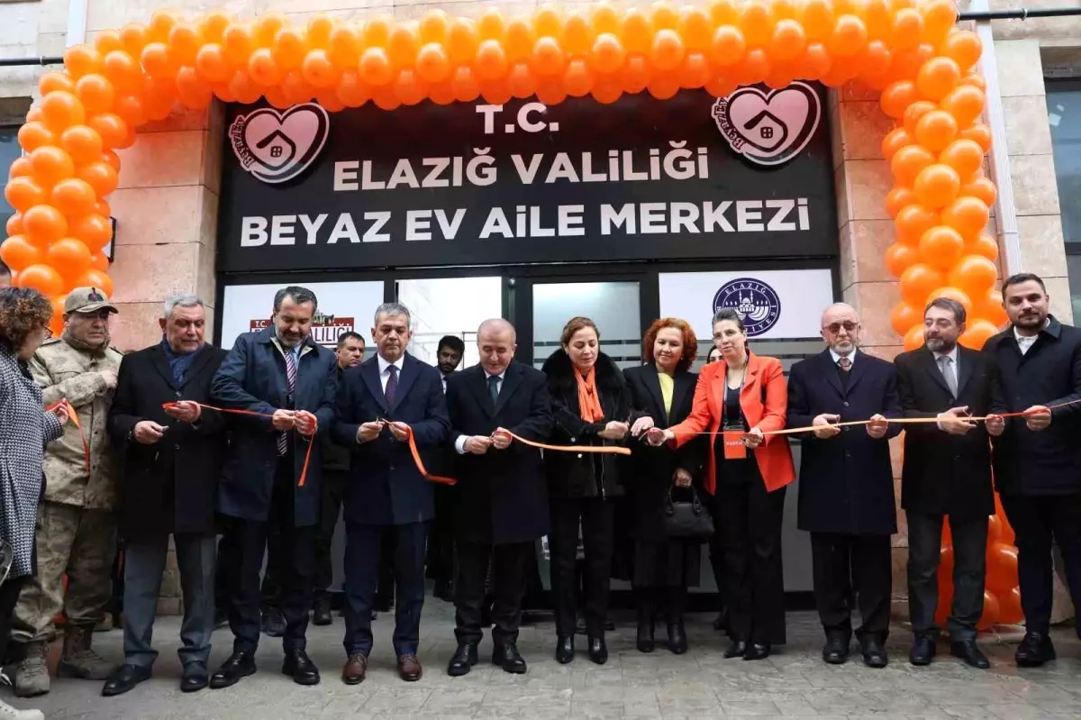 Elazığ\'da Beyaz Ev Aile Merkezi Açıldı