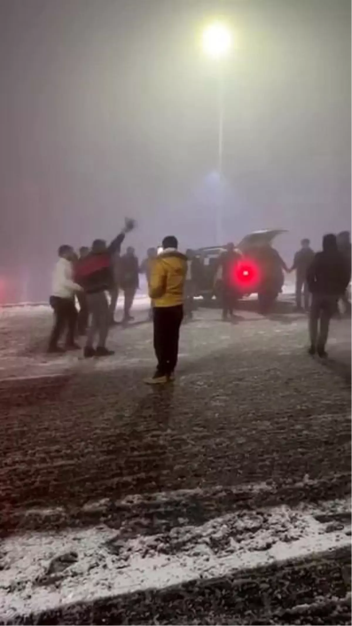 Elazığ\'da Neşeli Kar Eğlencesi