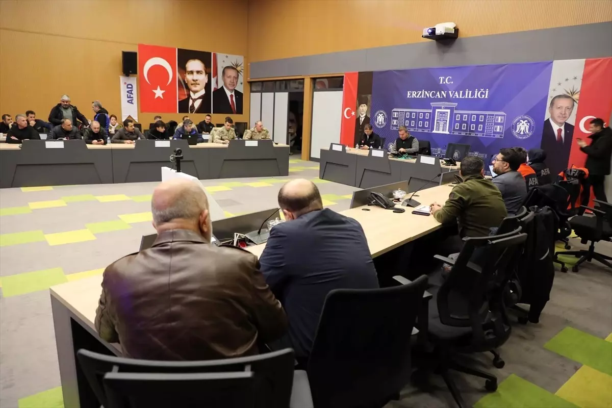 Erzincan\'da Kar Nedeniyle Mahsur Kalanlar Yurtlarda Misafir Ediliyor