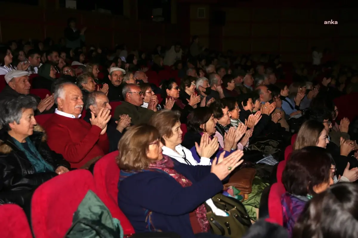 Eskişehir\'de Öğretmenler Günü\'nde Tiyatro Şöleni