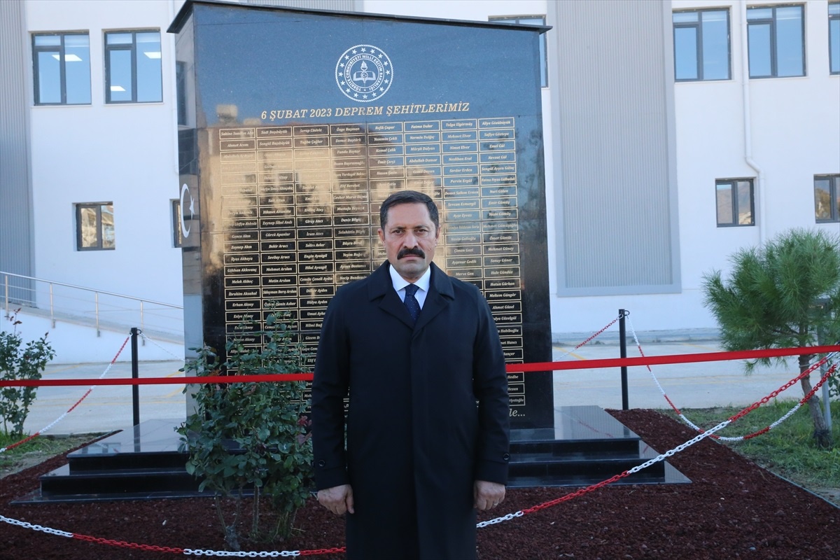 Hatay\'da Deprem Şehitleri İçin Anıt Yapıldı
