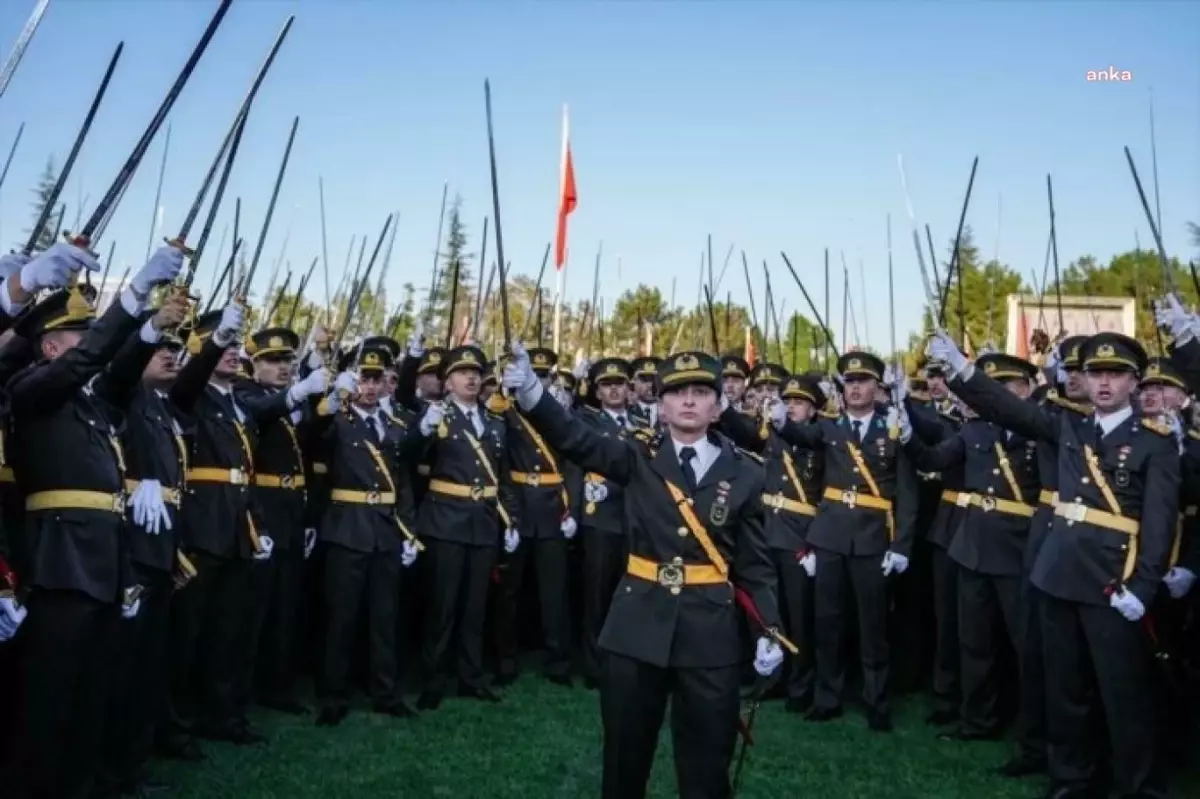 Teğmenlerin İhraç Süreci Ertelendi