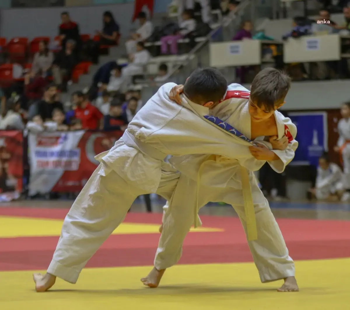 İzmir\'de Süper Minikler Judo Turnuvası Şöleni