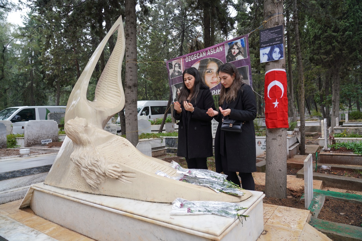 Özgecan Aslan Mezarı Başında Anıldı
