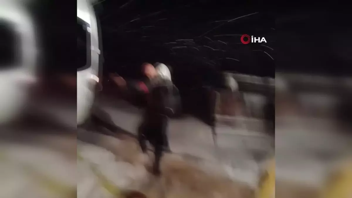 Kahramanmaraş\'ta Karda Mahsur Kalan 10 Öğretmen Kurtarıldı