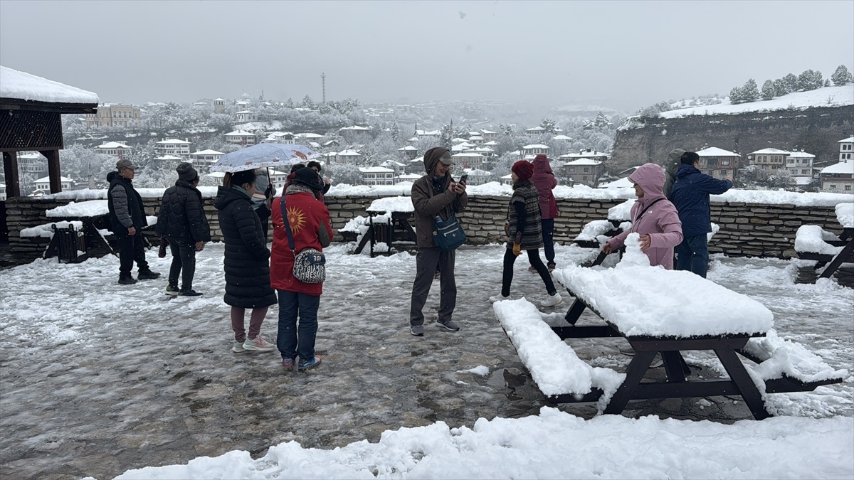 Karabük\'te Kar Yağışı ve Tarihi Manzaralar