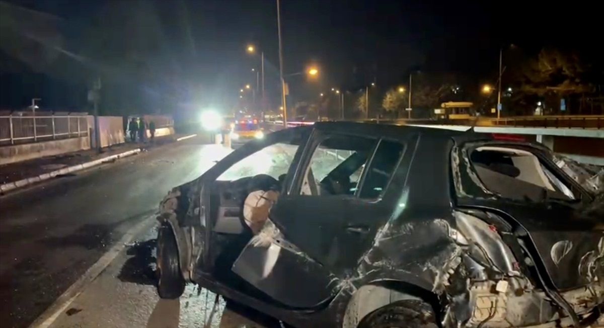 Bursa\'da Trafik Kazası: Sürücü Yaralandı