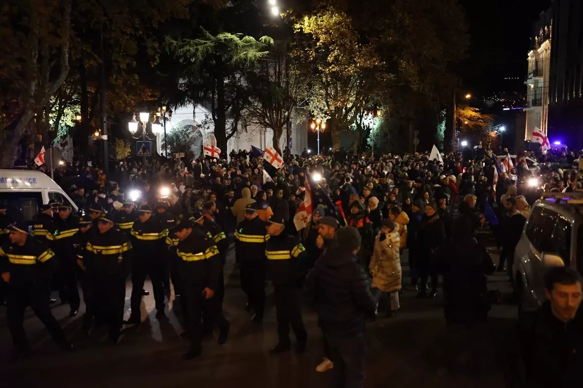 Gürcistan\'da Muhalefet Seçim Sonuçlarını Protesto Ediyor