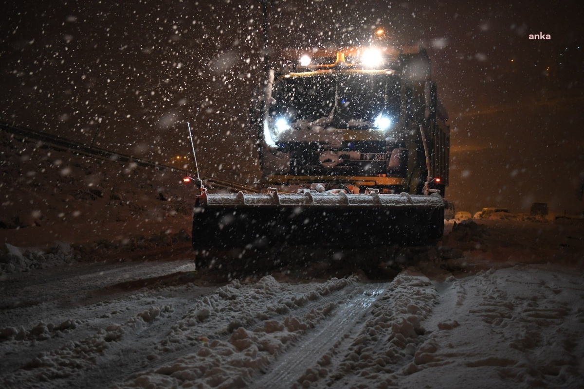 Malatya\'da Kar Yağışı Ulaşımı Etkiledi