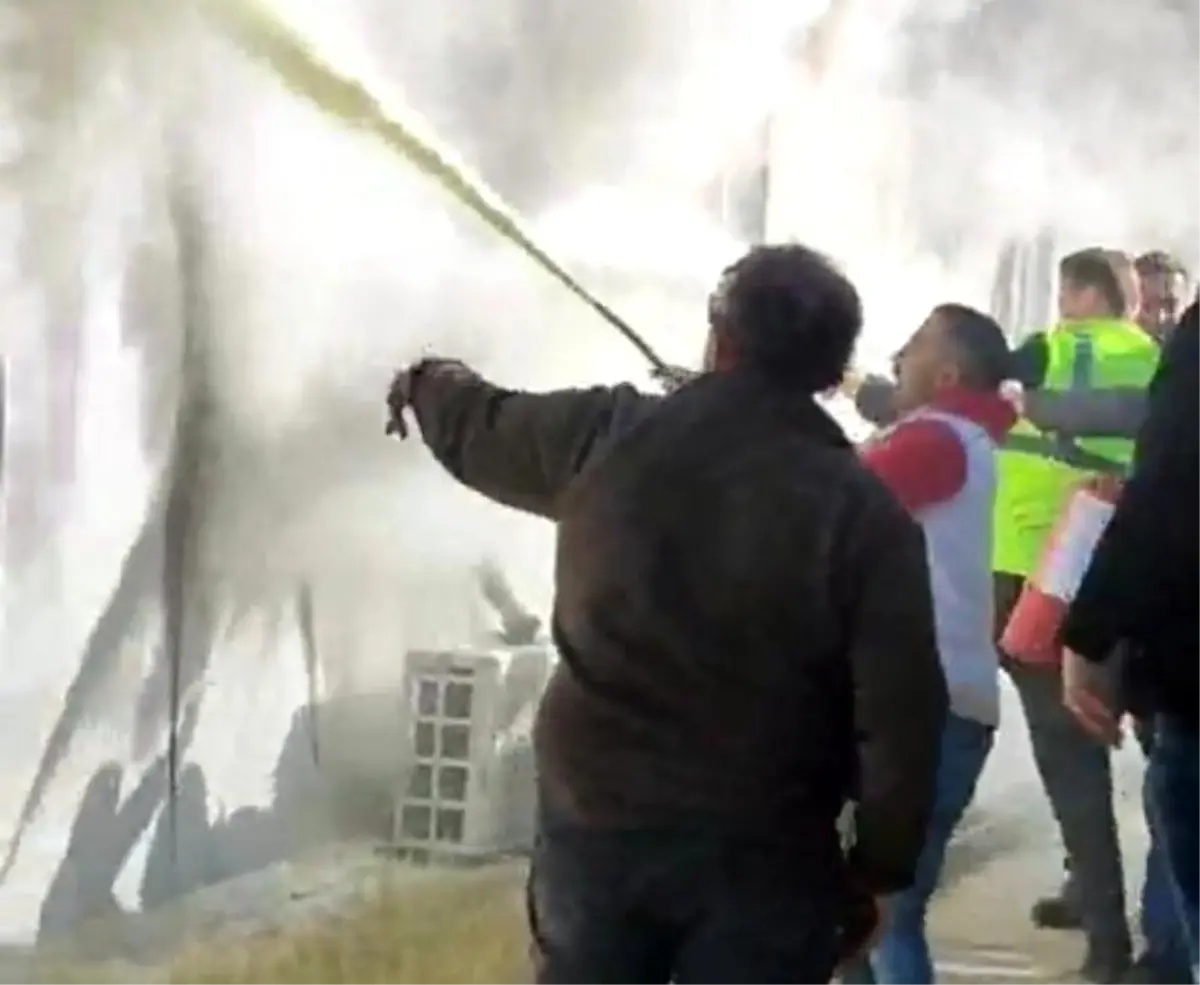 Manisa\'da Yüksek Hızlı Tren Şantiyesinde Yangın Çıktı