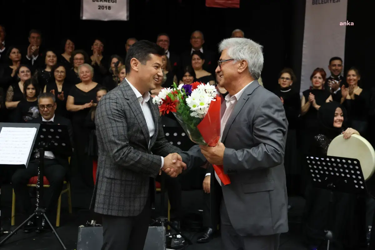 Marmaris\'te Öğretmenler Günü\'nde Kitaplı Konser Etkinliği