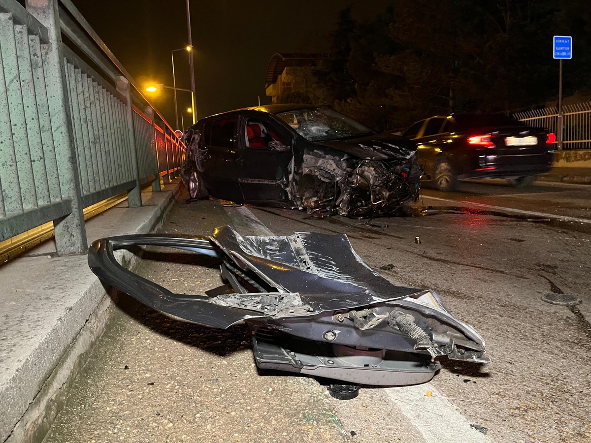 Bursa\'da Trafik Kazası: Sürücü Yaralandı