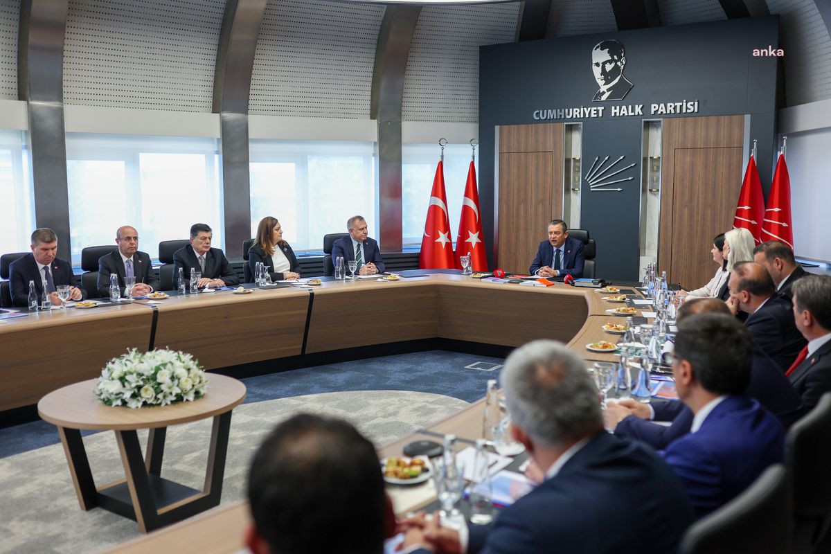 CHP Genel Başkanı Özgür Özel, 414 Belediye Başkanı ile Toplantı Yapacak