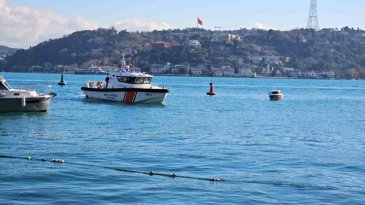 Sarıyer\'de Denizde Kaybolan İki Kişiyi Arama Çalışmaları Devam Ediyor