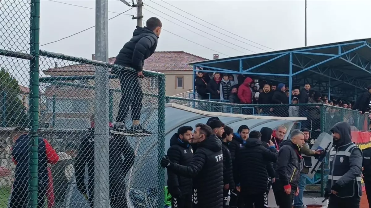 Karasuspor-Hendekspor Maçında Kavga: 1 Yaralı