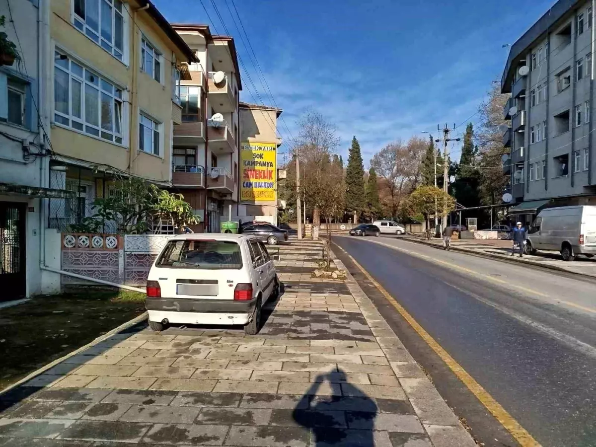 Sakarya\'da Zabıta Ekipleri Kaldırım İşgallerine Geçit Vermiyor