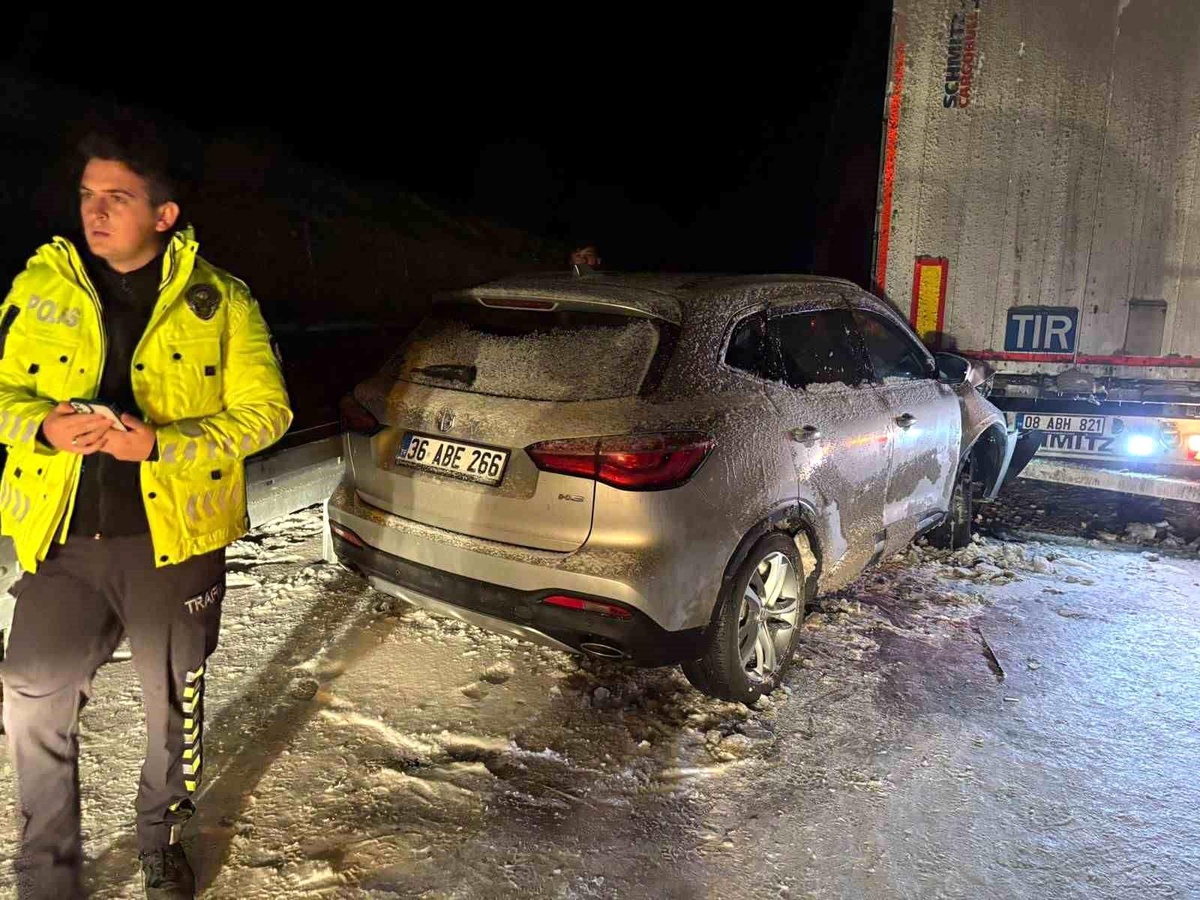 Sarıkamış\'ta Kar ve Tipi Hayatı Olumsuz Etkiledi