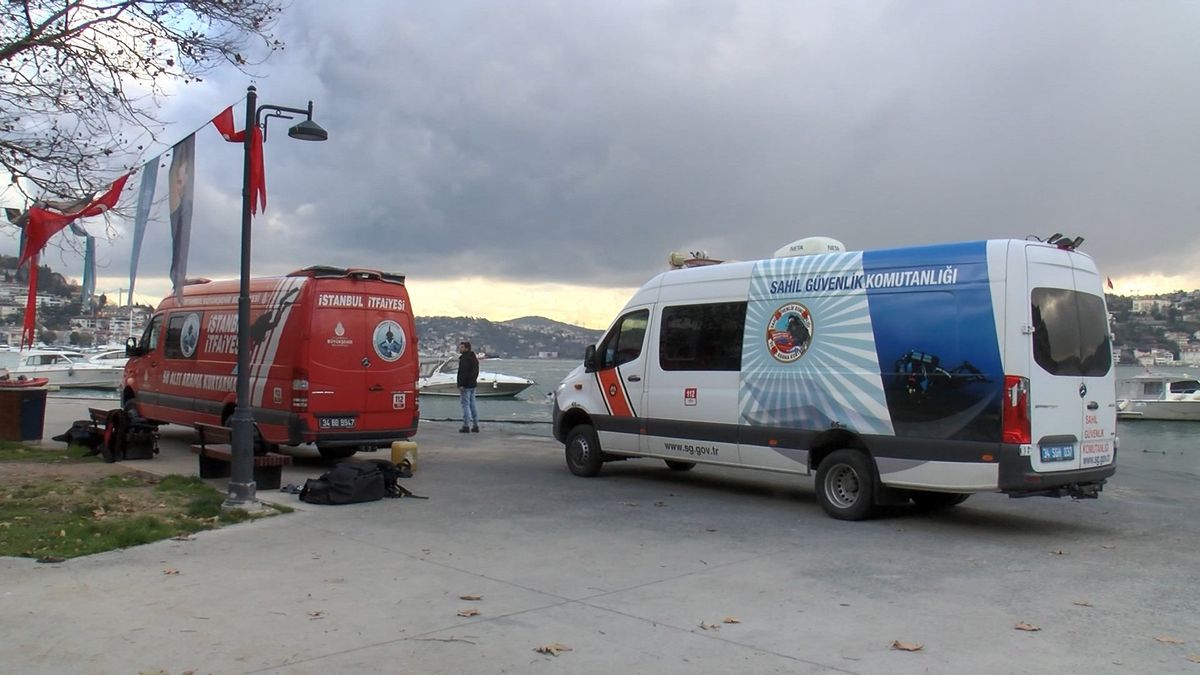 Sarıyer\'de Denize Düşen İki Kişiyi Arama Çalışmaları Devam Ediyor
