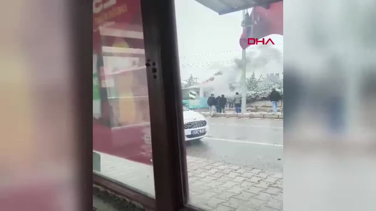 Elazığ\'da Seyir Halindeyken Alev Alan Belediye Otobüsü Dikkat Çekti