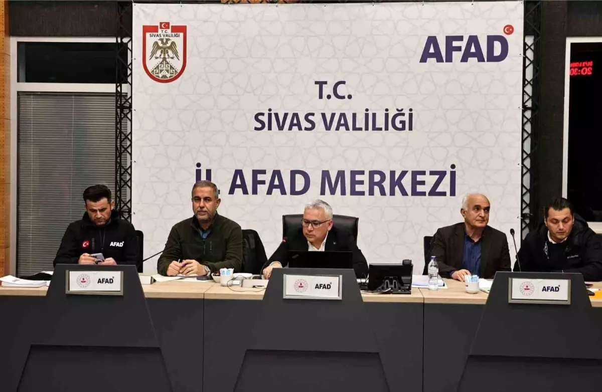 Sivas\'ta Kar Yağışı Ulaşımı Olumsuz Etkiledi