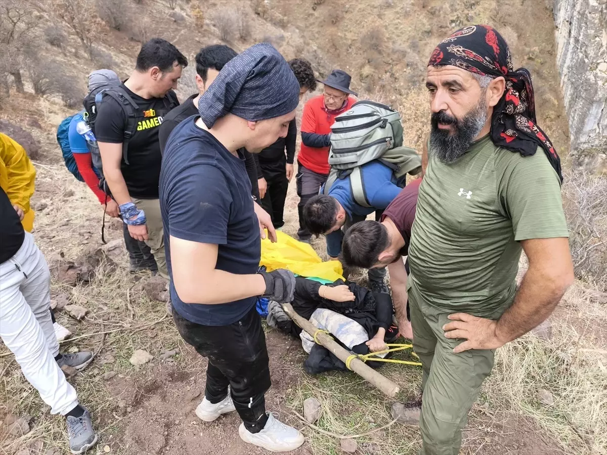 Kadın Dağcı Kanyonda Ayağını Kırdı