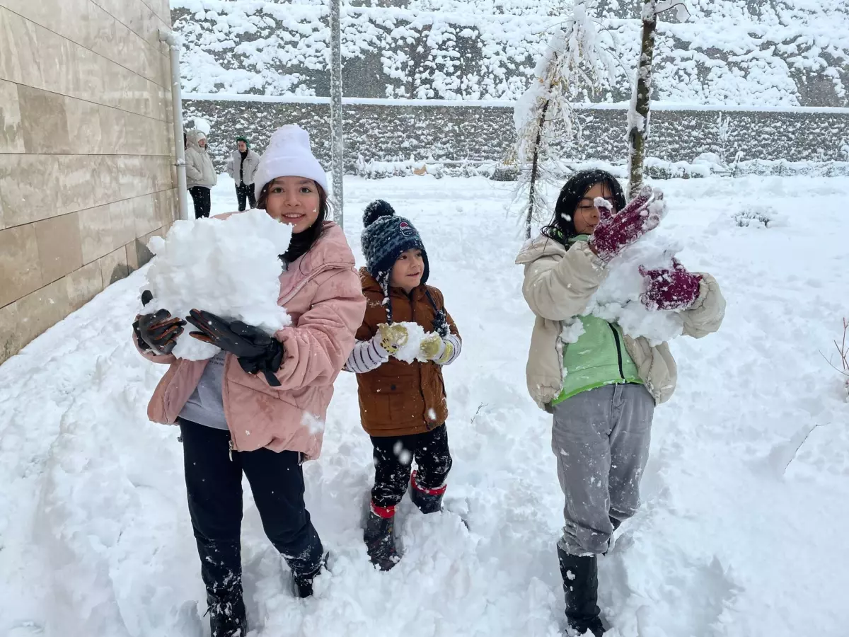 Yusufeli\'nin Yeni Yerleşim Yeri, İlk Karla Beyaza Büründü