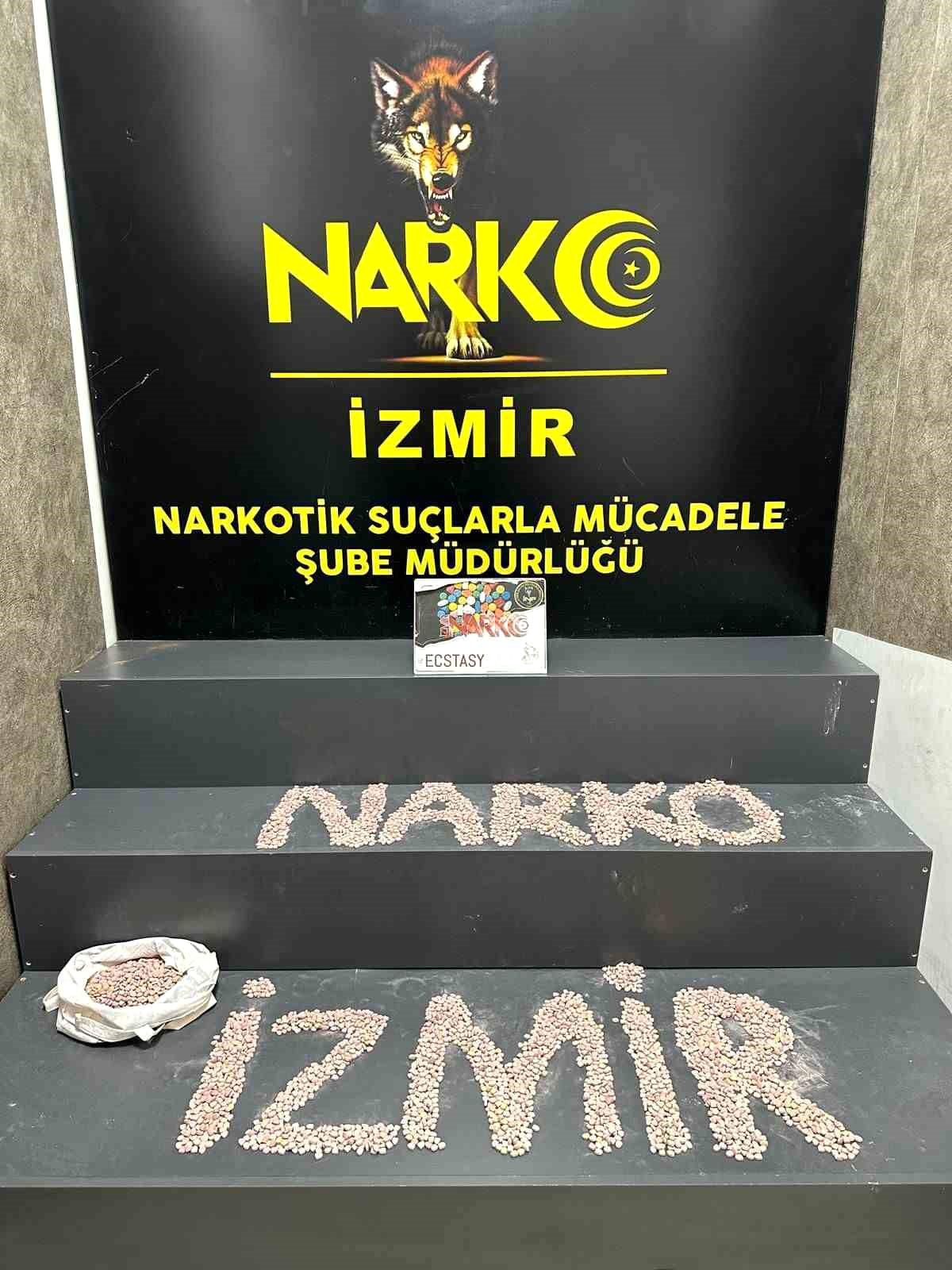 İzmir\'de 10 Bin Ecstasy Hapla Yakaladı