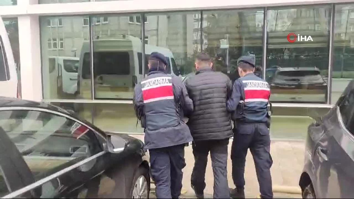 Firariden Yakalanan Suçlu Çalıntı Araçla Ele Geçirildi