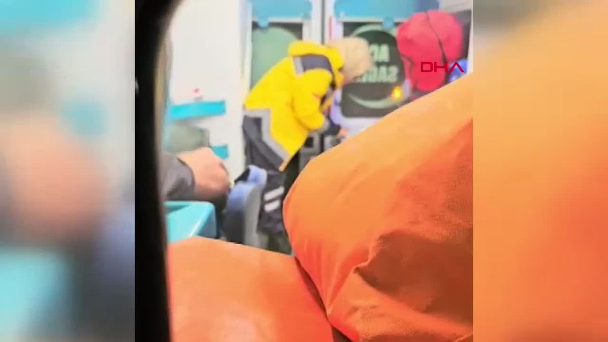 Acil Tıp Teknisyeni Kaza Geçiren Çocuğa Kendi Çorabını Giydirdi