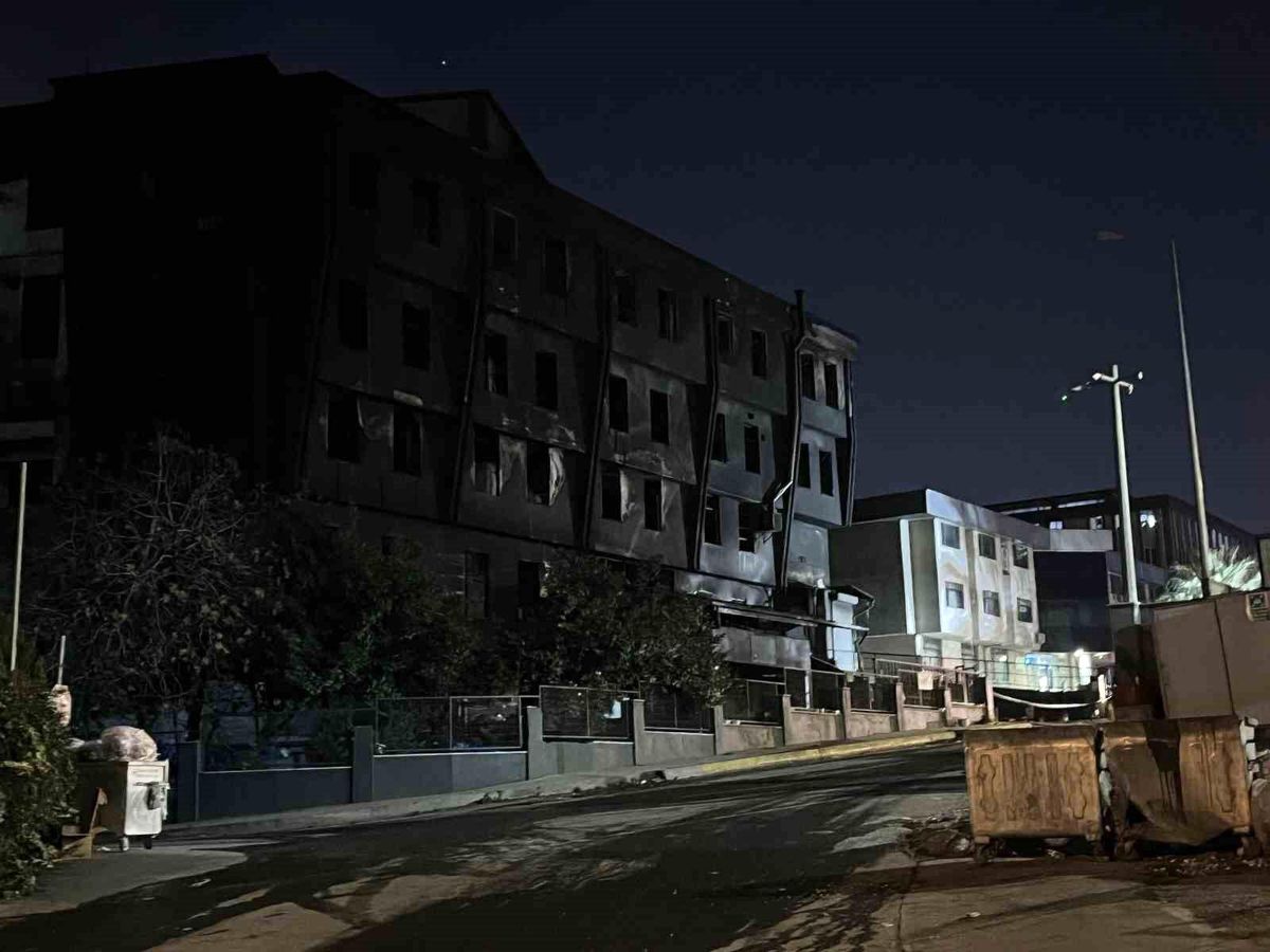 Beylikdüzü\'nde Fabrika Yangını Kontrol Altına Alındı