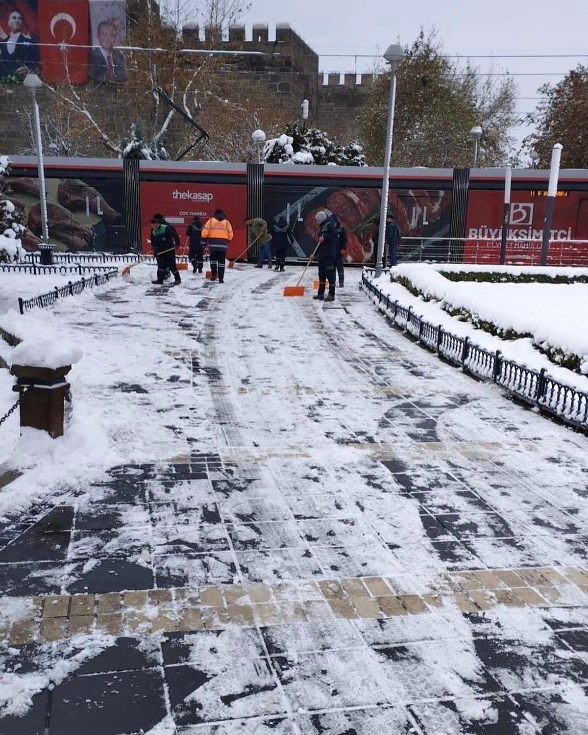 Kayseri\'de Karla Mücadele Çalışmaları Devam Ediyor