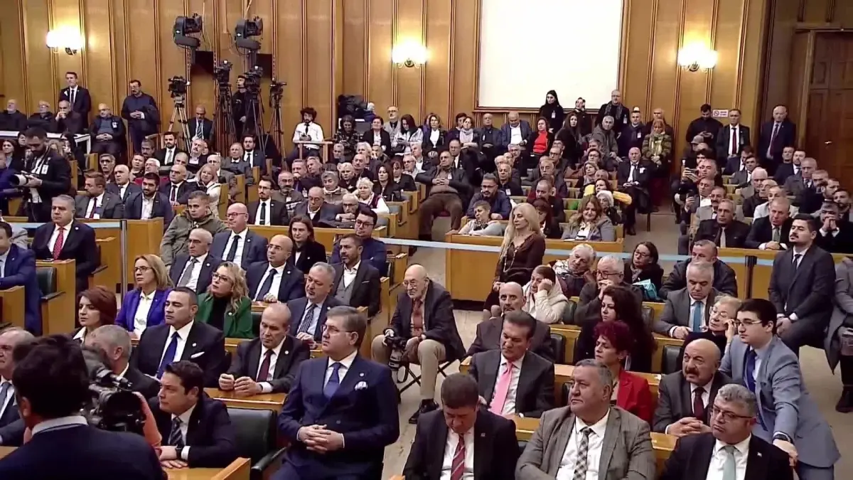 CHP Grup Toplantısı... Özgür Özel: " Şehit Ailelerinin ve Gazilerin \'Evet\' Demediği Hiçbir Şeye Evet Demeyeceğiz"