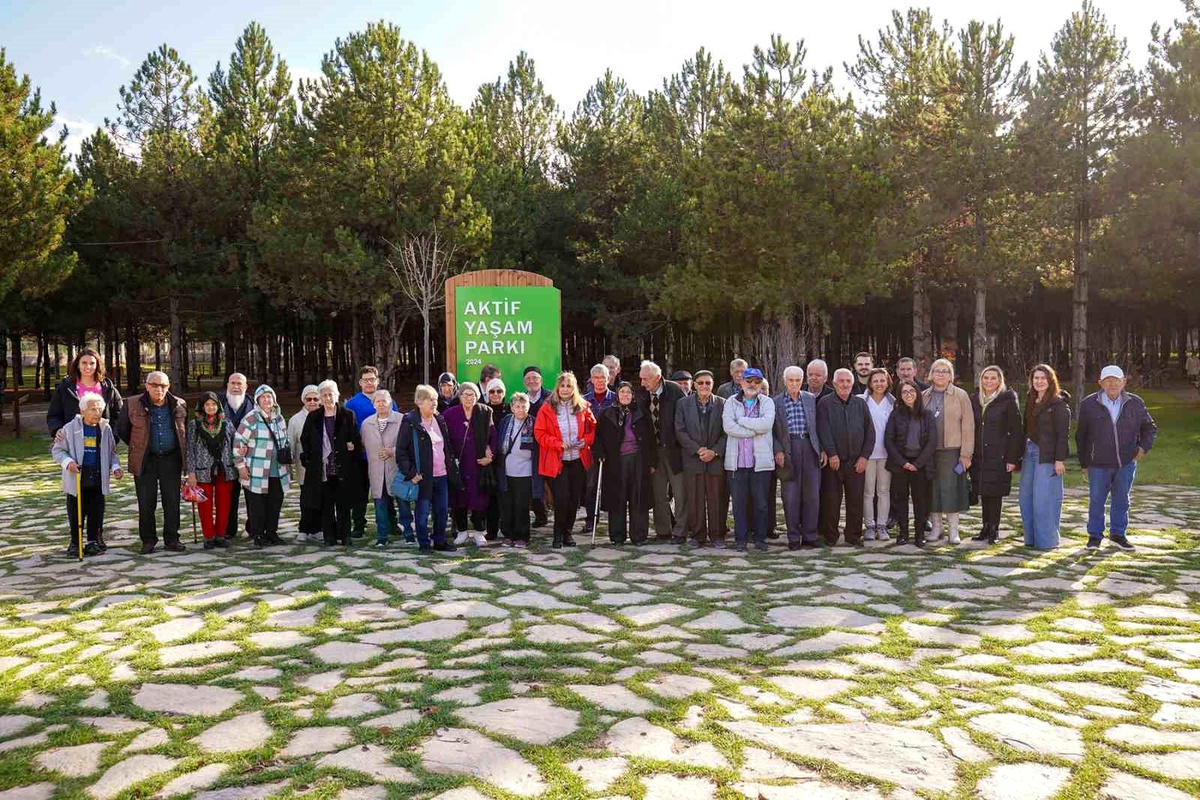 Yaşlılar Aktif Yaşam Parkı\'nda Keyifli Bir Gün Geçirdi