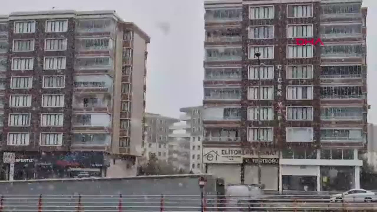 Diyarbakır\'da Kar Yağışı Ulaşımı Aksattı