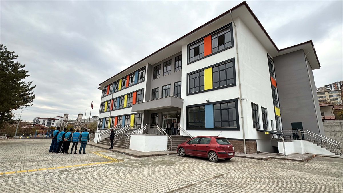 Elazığ\'da Hükümlüler Okul Temizliğinde