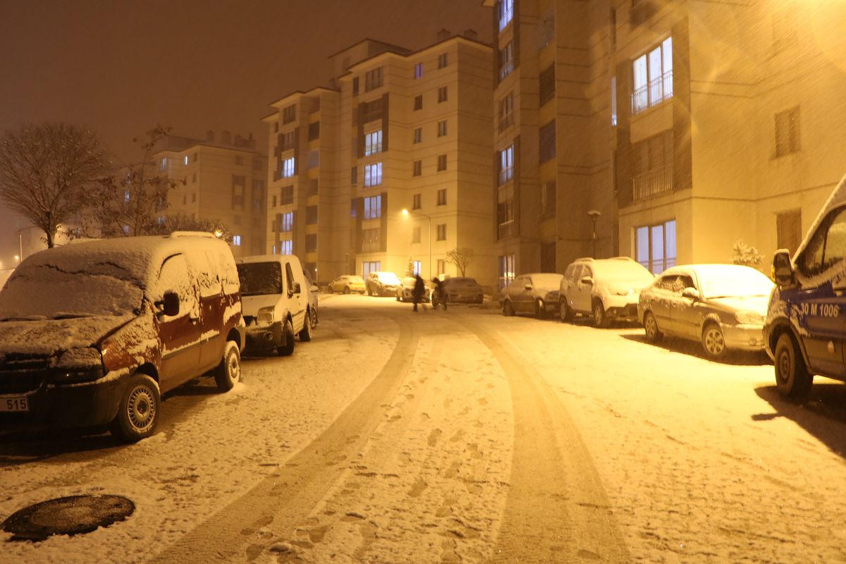 Hakkari\'de Kar Yağışı Nedeniyle Eğitime 1 Gün Ara Verildi