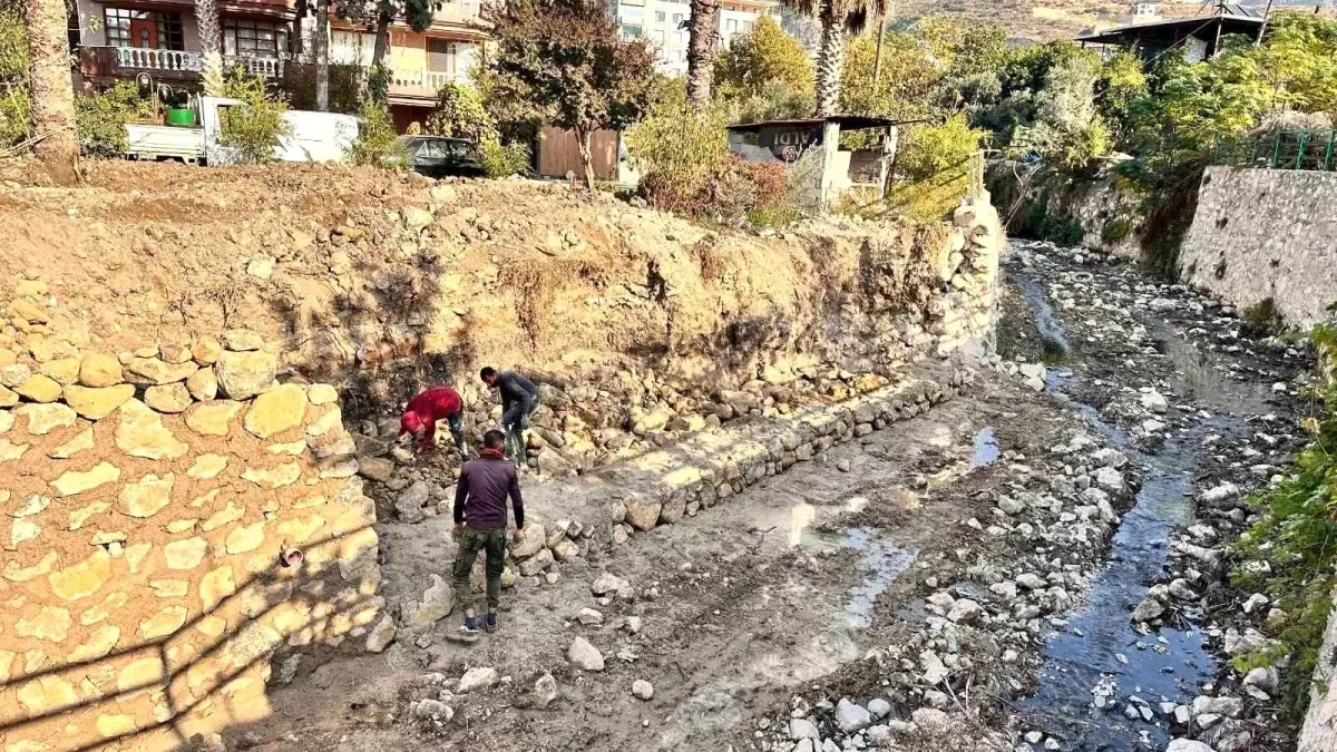 Hatay\'da Dere Islahı Çalışmaları Devam Ediyor