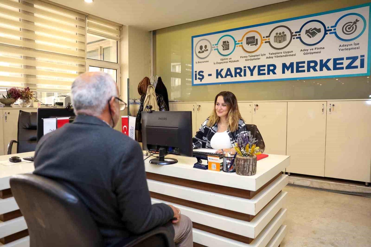 Gaziantep\'te Gençler İçin İş ve Kariyer Merkezi Açıldı