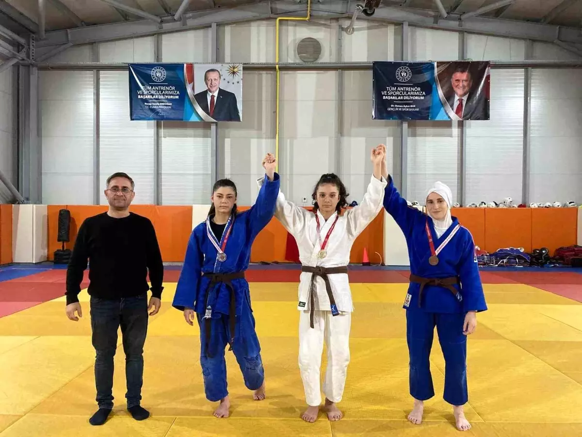 Düzce\'de Judo Gençler Müsabakaları Sonuçlandı