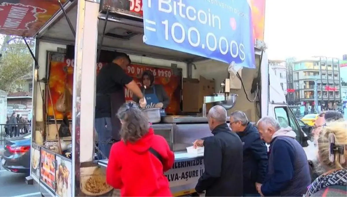 Kadıköy\'de Bitcoin İçin Lokma Dağıtıldı