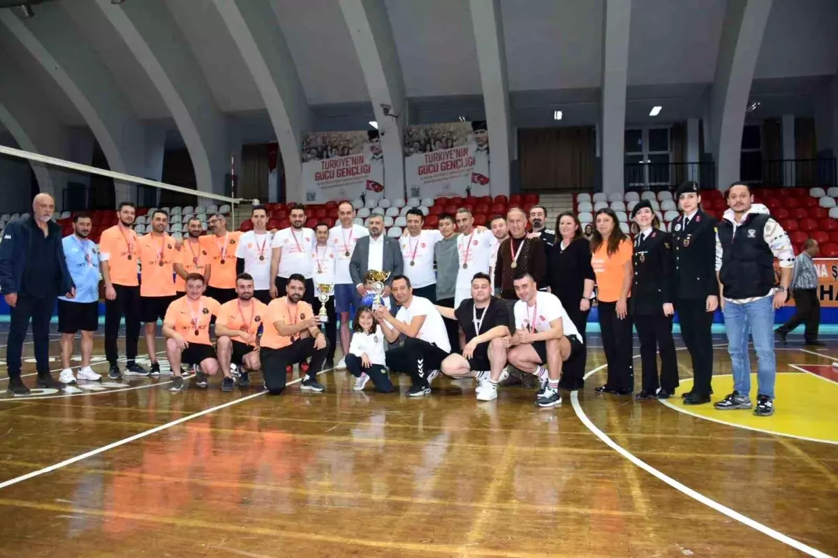 Aydın\'da Kadına Yönelik Şiddetle Mücadele Voleybol Maçı