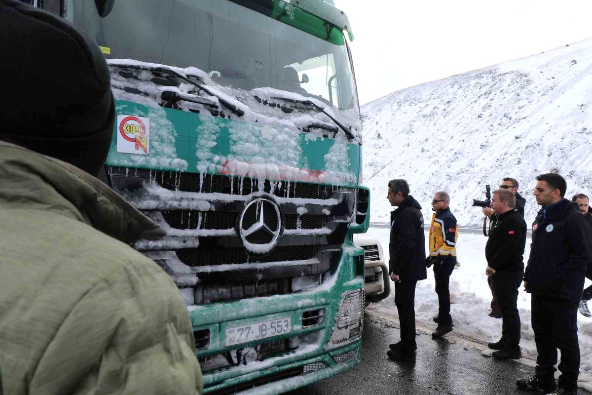 Erzincan\'da Kar Yağışı Sonrası Ulaşım Açıldı